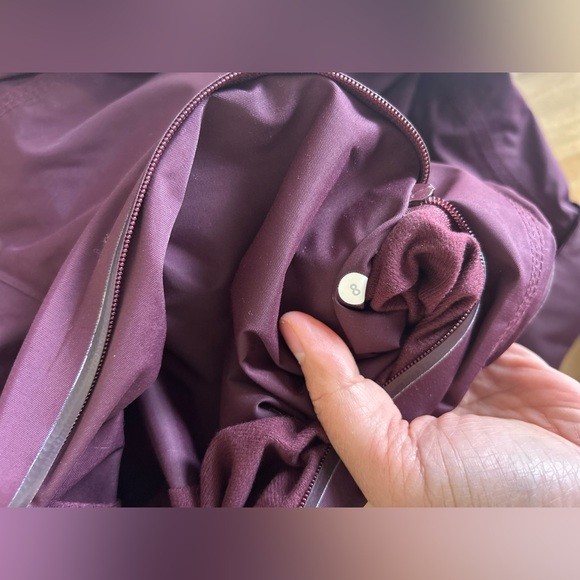 Size 8 (snug) Lululemon Rain Waterproof Jacket - Picture 7 of 9